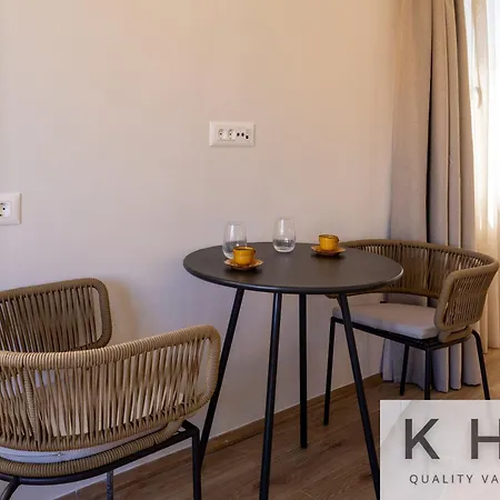 Apartment Two Bedroom And Open Plan In *